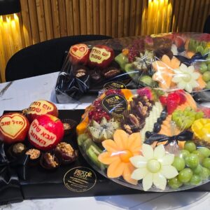 מגש M מעוצב + תפוחים מגולפים מפרלינים