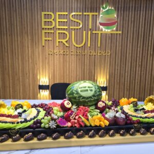 בר שובל - 1.5 מטר + אבטיח מגולף + תפוחים מגולפים